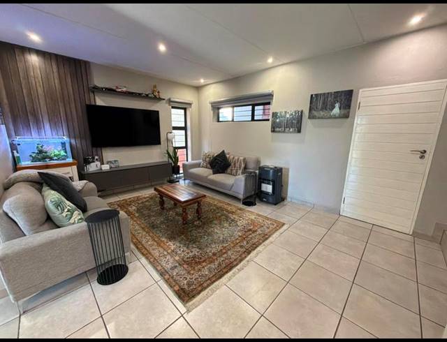 2 BEDROOM TOWNHOUSE FOR SALE IN FERNDALE